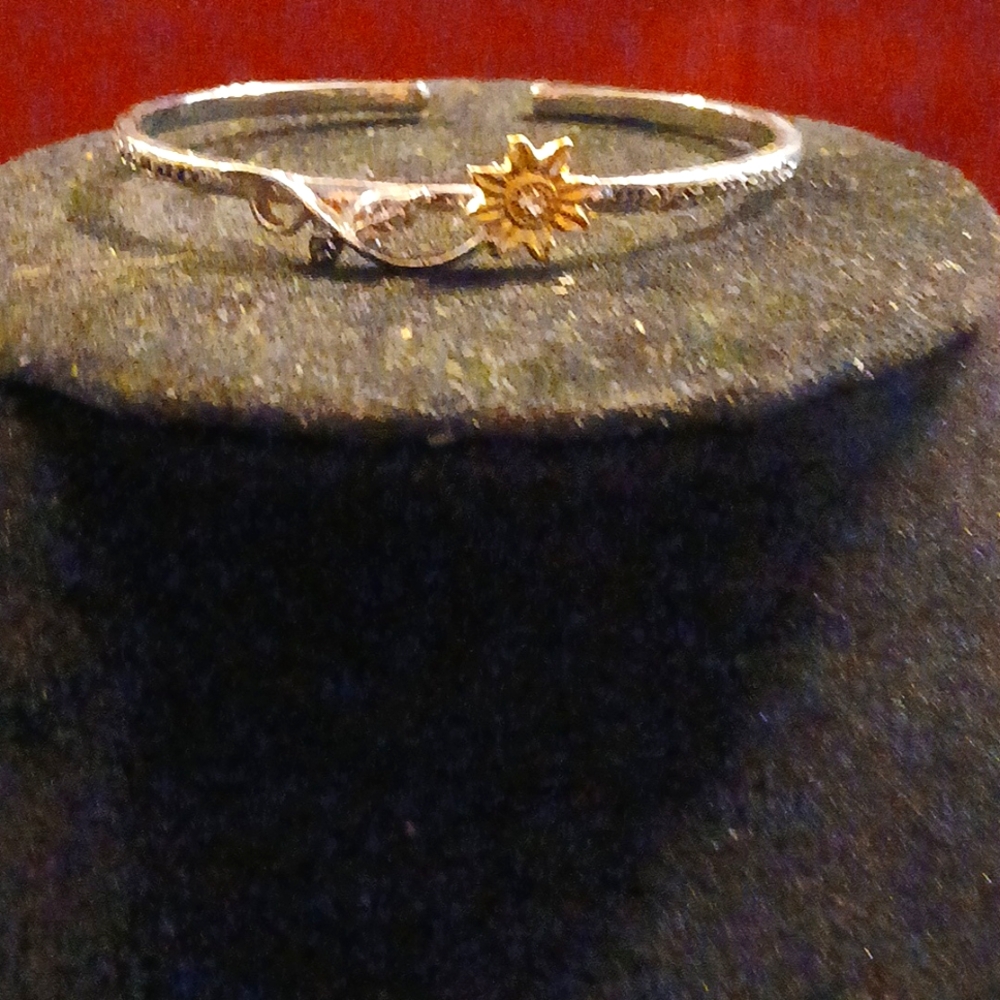 Bracelet with sunflower